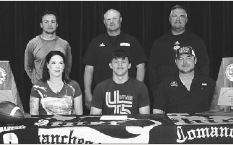 Eli Fric inks with UMHB