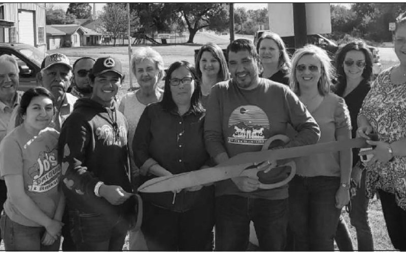 Yoakum Area Chamber of Commerce holds ribbon cutting