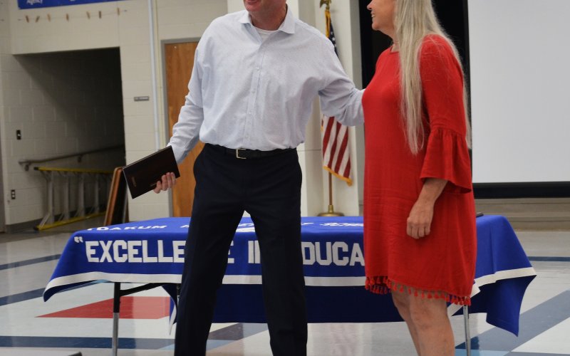 YISD Superintendent Tom Kelley congratulates Debra Lea Vinklarek for 29 years with YISD.