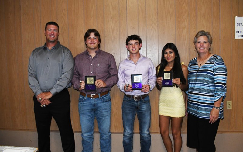 Comanche Hustle Award. From left is coach Randy Palmer, AJ Patek, Jace Moeller, Jocelyn Moreno and coach Kristi Peterson. Photo by Mark Lube