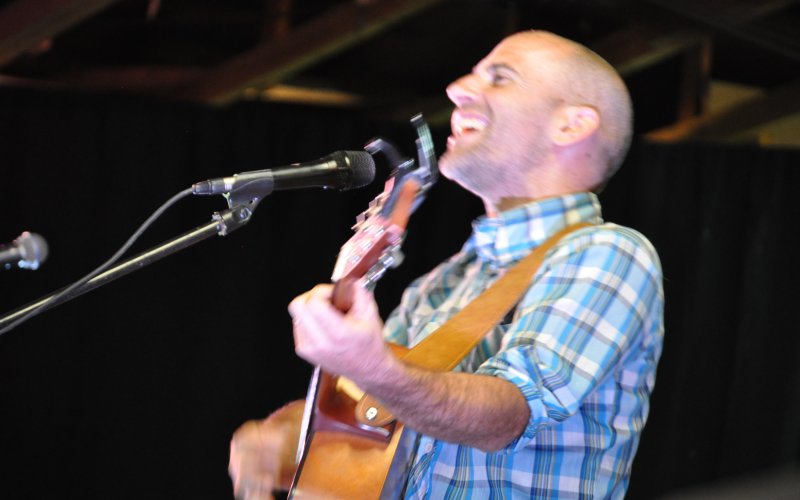 That same 2019 Serenade finalist, giving his all, from a slightly different perspective