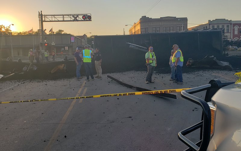 A train derailed in downtown Shiner around 7 p.m. on Friday June 3. Photo by Bobby Horecka