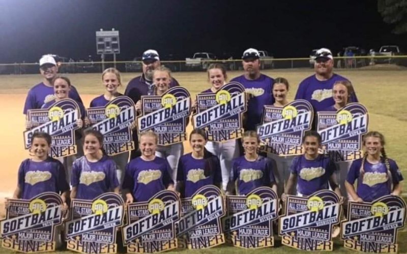 Shiner Major Softball team. Photo courtesy of Amye Sevcik.