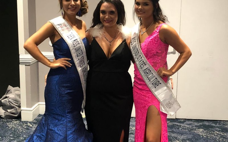 Kaylee with some of the other girlsa from around the country.