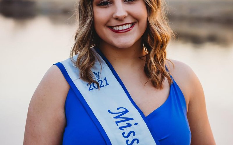 2021 Miss Moulton Hope Kirkland bids a fond farewell.