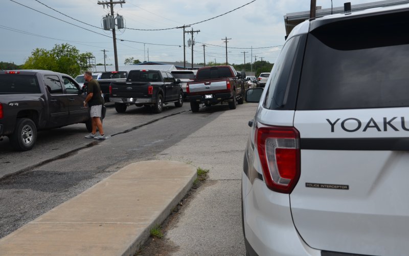Concerned parents and guardians line up outside of Yoakum High School to pick up students after a lockdown Aug. 30. Photo by Hans Lammeman