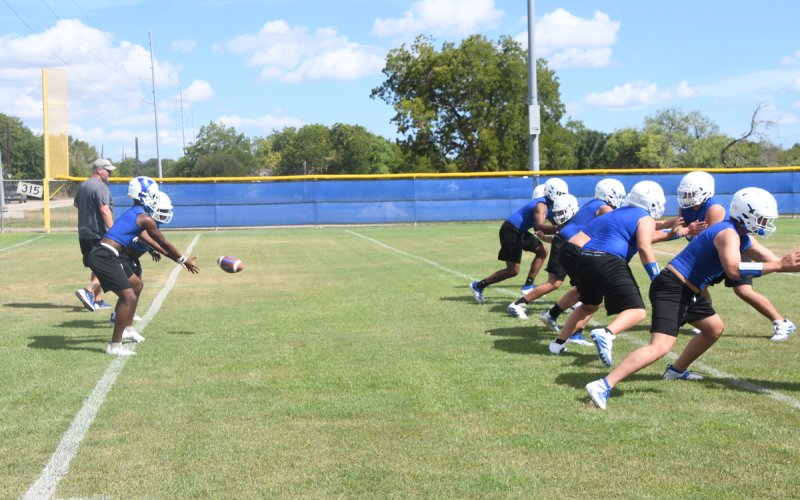 Football publication predicts playoff appearance for Bulldogs.