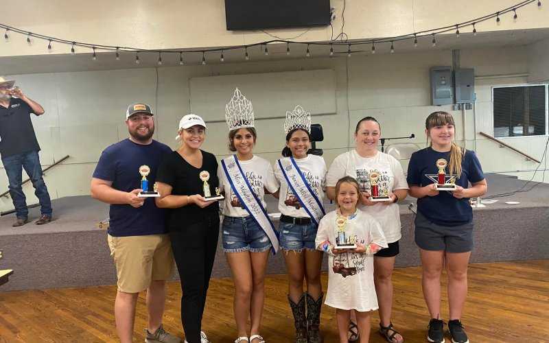 THIRD PLACE: Marc Hackstedt, Taylor Hackstedt, Miss Moulton Kaylee Trejo, Junior Miss Valeria Pinedo, Claire Smolik, Elizabeth Smolik and Madison Rothbauer.