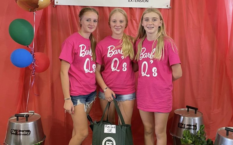 Reserve Grand Champion Senior Team: “Barbie Ques,” Courtney Dredla, Brynlee Lore and Peyton Taylor of Dale.