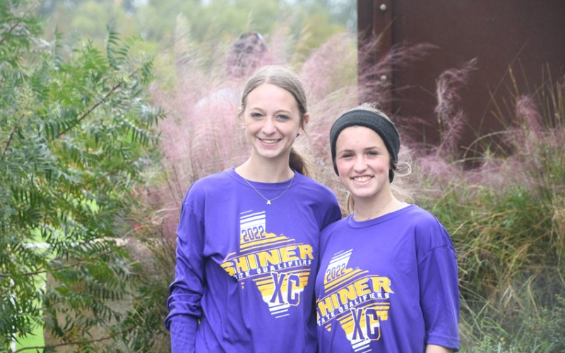 Juniors. From left is Amelia Pohler and Hayleigh Burns. Photo by Mark Lube.