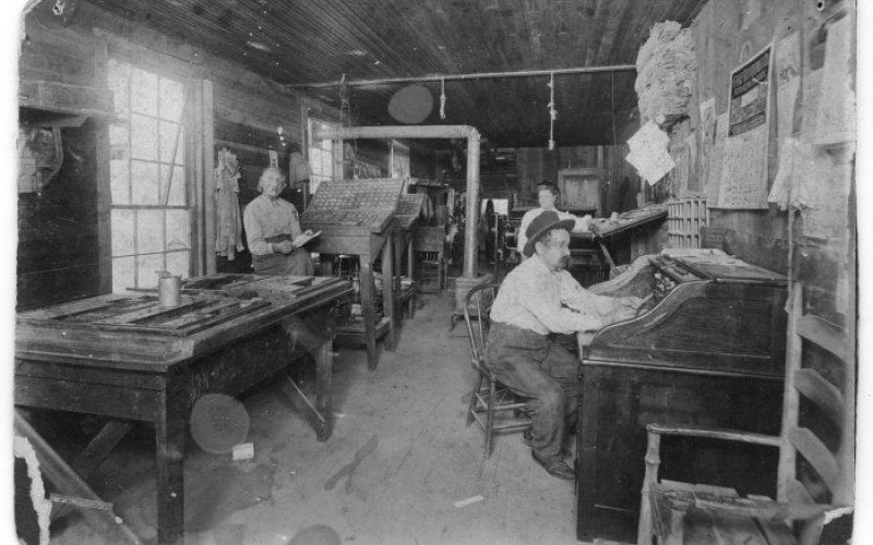 An early 20th-century photo displaying the inside of the Nachrichten office in Hallettsville, the German newspaper C.H. Waltersdorf worked for while writing Geschichte von DeWitt County.
