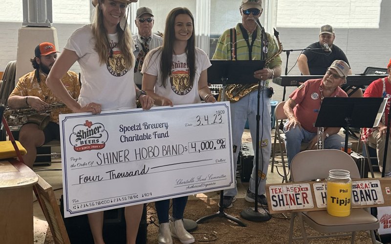 Pictured are Julie Boehm (Spoetzl Brewery Charitable Fund member) and Lauren Schuette (Spoetzl Brewery Charitable Fund member) with members of the Shiner Hobo Band.