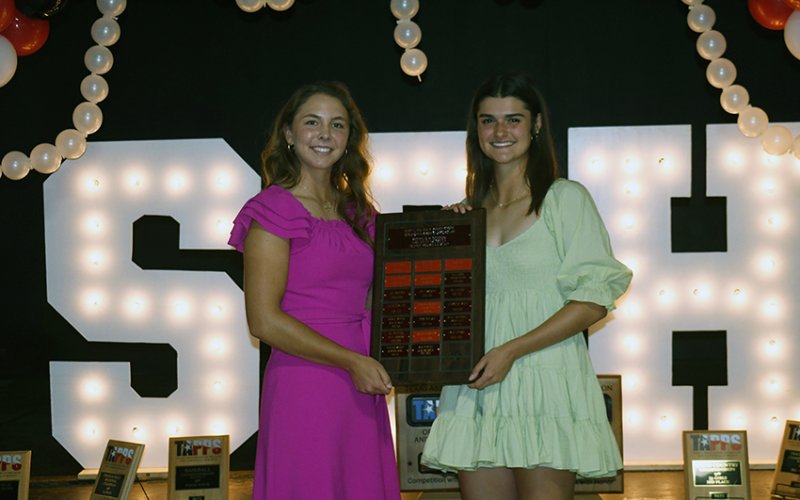 James Muelker Scholarship winners. from left is Julia Machacek and Ashlyn Pesek. Photo by Mark Lube.