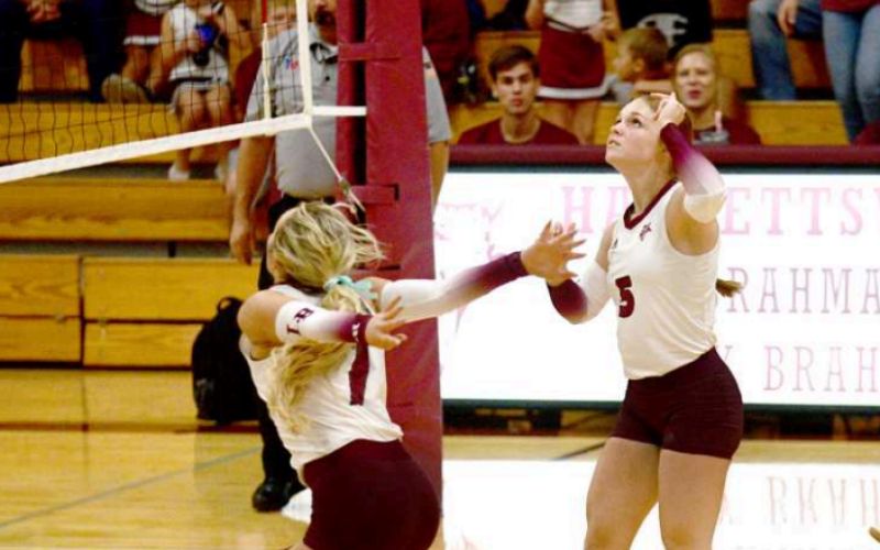 Anna Steffek sets up Ella Amsden (7) during the victory over Flatonia here Friday. Chuck Grafe/ Tribune-Herald