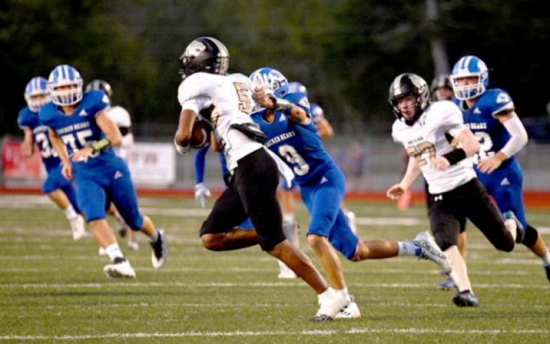 Freshman Layne Sevcik chases down Northland’s Rome Stanford in the third period. Chuck Grafe/ Tribune-Herald