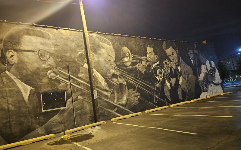 Several impressive murals adorn the walls of downtown Indianapolis.