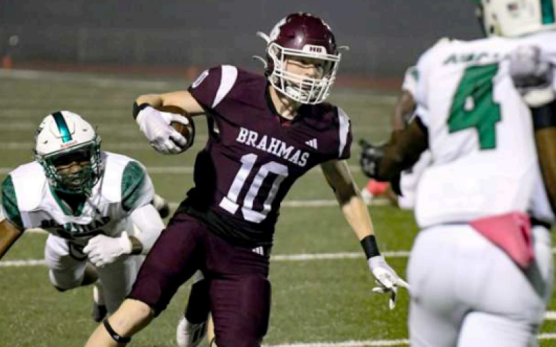 Mycole Pegoda carries for an 18-yard first period gain. Dean Kibler/La Bahia Photography