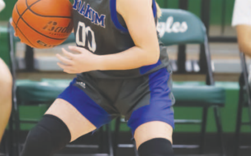 Yoakum High School Lady Bulldog Emma Fling (00) prepares to make a pass. Photo courtesy of Raymond Rosas.