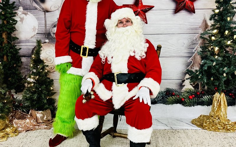 Santa Claus and The Grinch were on hand Sunday at the Hallettsville Lions Club Arts and Crafts Show. Photo by Collette Jahn