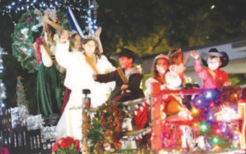 Christmas on Grand 2023 was an enjoyable event where the residents of Yoakum kicked-off the holiday season. Children had fun playing in the snow, visiting with Santa, watching the lights come on the town Christmas tree, and experiencing the sights of the lighted Christmas parade. For more photos, see the Dec.13 issue. Photos courtesy of Raymond Rosas.