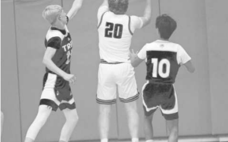Klayton Chance takes it to the rack in the victory over Bastrop Tribe. Chuck Grafe/Tribune-Herald