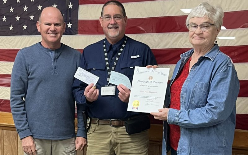VFW Post 6209 Commander Tony Fikac and Auxiliary President Rae Nell Janik presented a certificate and monetary gift to Shiner Interim Chief of Police Wayne Denson for the Shiner Police Department’s support to the local community.