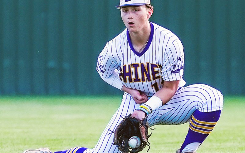 Kaidan Boothe fields a ball in the  top of the second inning against Ganado.  Photo courtesy of Howard Esse.