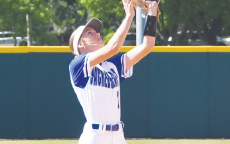 Rylan Dworsky draws a bead on a pop up. Mark Lube/Shiner Gazette