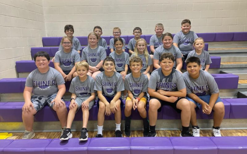Photo of players incoming grades 4-6. Photo courtesy of Kristi Peterson.