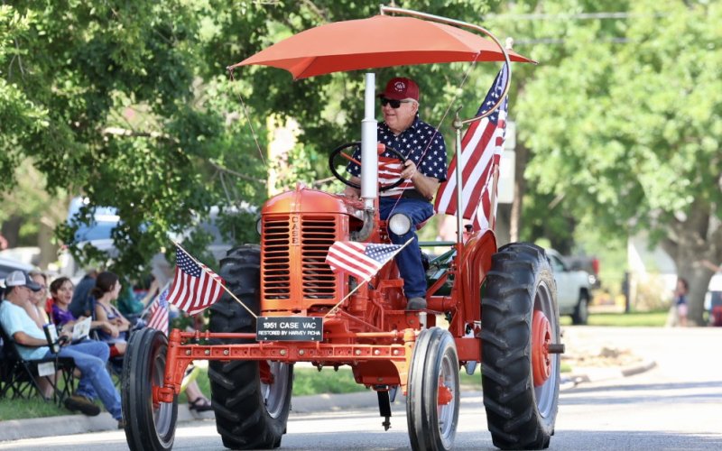 Tractors: First place - Harvey Picha