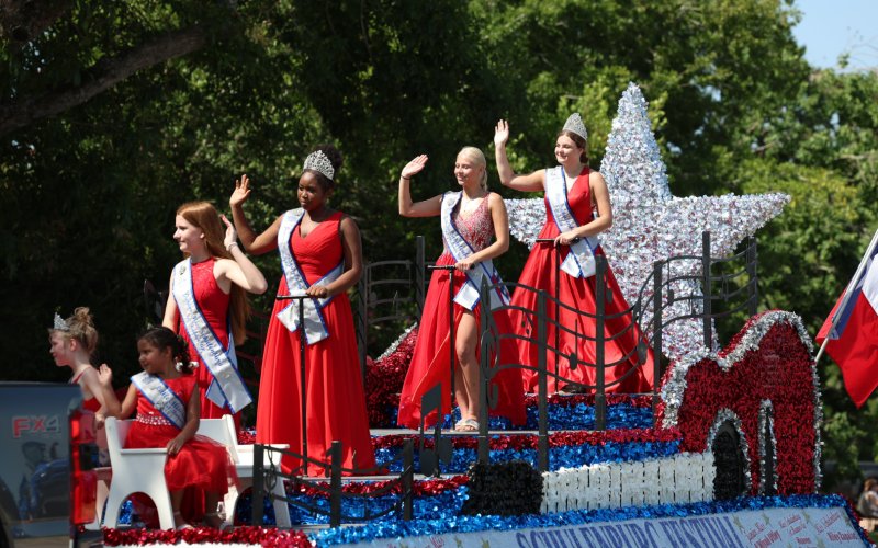 Chamber/Festival: Third place -Miss Schulenburg and Court