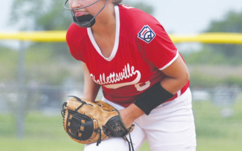 Paelyn Etzler during the victory over Silsbee Friday. Chuck Grafe/TribuneHerald