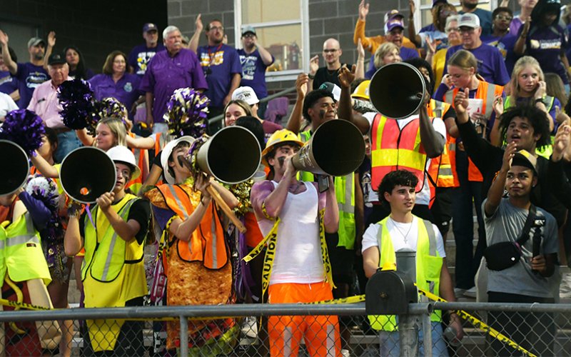 Shiner ISD students supporting the football team.