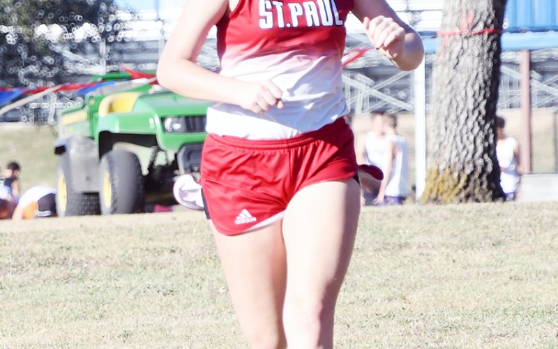 Reese Chilek gets closer to the finish during the varsity girls race at the Shiner meet on Sept. 28. Photo by Mark Lube.