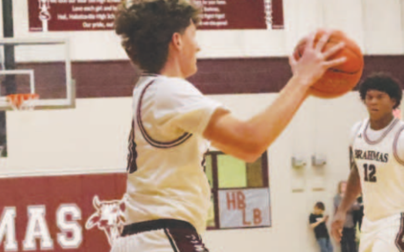 Weston Loudon looks for an open man.. Chuck Grafe/Tribune-Herald