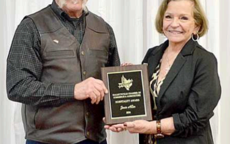 Jessie Allen was presented the Hospitality Award at the 93rd Annual Hallettsville CCA Banquet held Wednesday, Jan. 29. Presenting the award to Allen is Hallettsville Chamber of Commerce and Agriculture (CCA) treasurer Jo Beth Tieken. Photo by Ani Zak