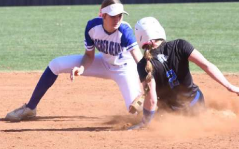 Indianettes shortstop Rylan Dworsky tags out Yoakum’s Olivia Fojt in Thursday game. Mark Lube/Shiner Gazette