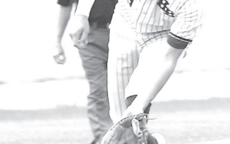 Brahma third baseman Weston Loudon fields a ground ball in game 1 Thursday. Photo by Chuck Grafe