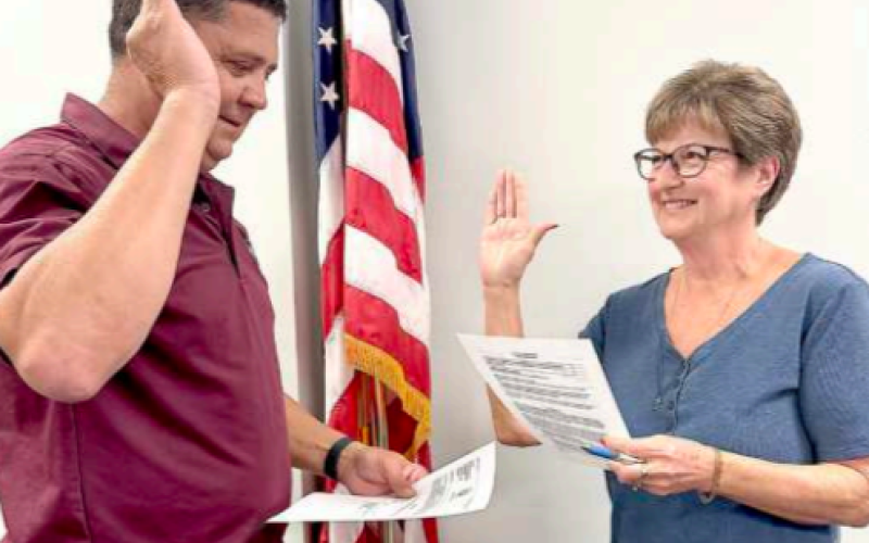Brian Henneke takes his oath of office as a trustee for the Hallettsville Independent School District. The swearing in ceremonies took place at Monday’s HISD board meeting. Henneke has served on the board for the past seven years and will continue as the board’s vice-president. Conducting the swearing in ceremonies is HISD superintendent’s secretary Sheryl Mikeska. Photo by Trina Patek