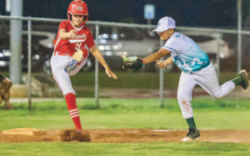 Photo by Nicole Smith/Luling Newsboy Brantley Steffek avoids the tag in the victory over Luling.