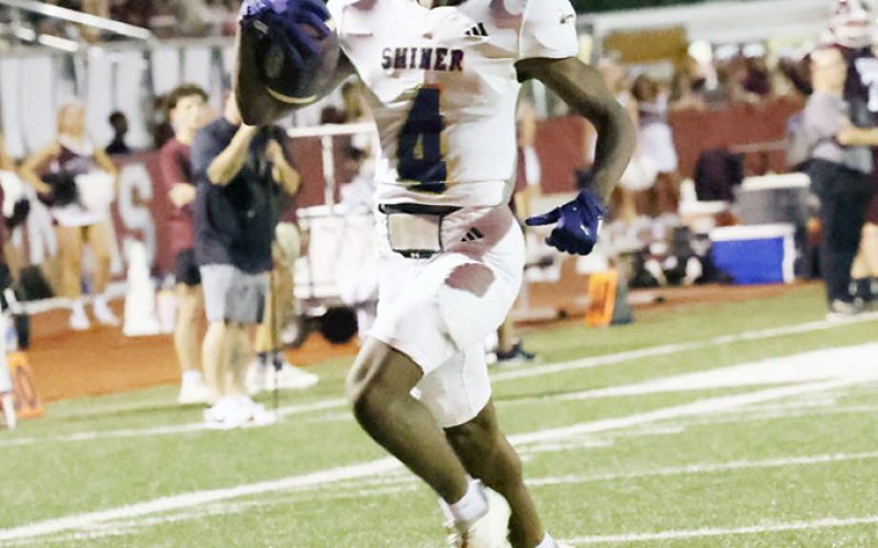 Quincy Jones races down the west sideline towards the south end zone during his 58-yard touchdown reception. Jones had three total touchdowns in Shiner’s 39-7 season-opening win over Hallettsville. Photo courtesy of Chuck Grafe/Hallettsville Tribune-Herald.