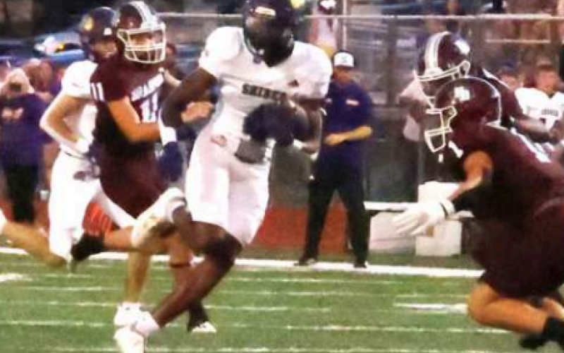 Photo by Chuck Grafe Peyton Willis (1) closes in to make a tackle on Shiner’s Quincy Jones