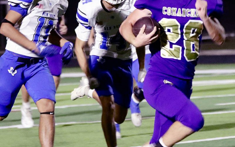 Jace Caddell scored on his only carry of the game —a 54-yard run late in the second quarter. Photo courtesy of Louann Heinsohn.
