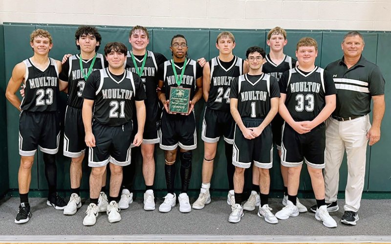 Moulton boys won the Taft Tournament with a perfect 4-0 record. Photo courtesy of John Meisetschleager.