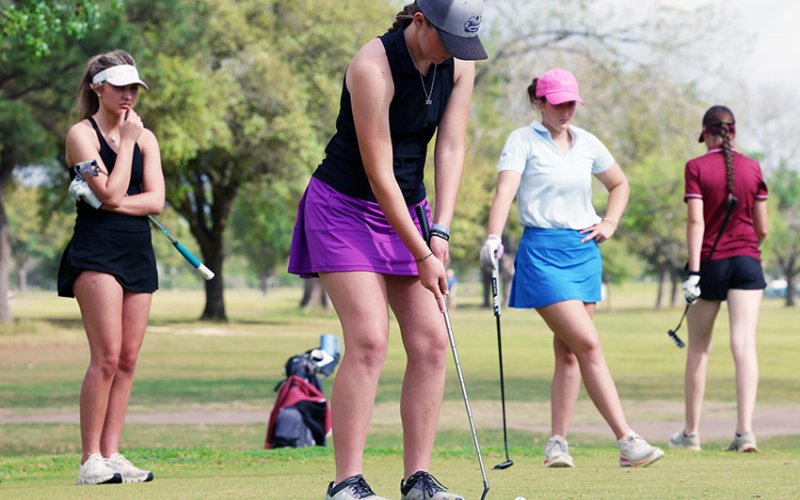 Whitley Lyons putts on Hole 9 during the Sacred Heart Tournament. Photo by Chuck Grafe/Hallettsville Tribune-Herald.