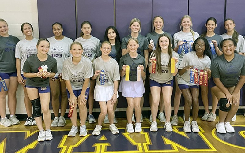 Shiner JH 8th grade girls track and field team. Photo courtesy of Kristi Peterson.