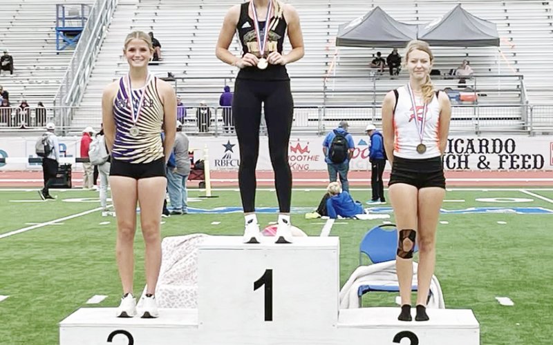 Reagan Horn (left) got runner up in the pole vault with a height of 9 feet, 6 inches to qualify for state. Photo courtesy of Kristi Peterson.