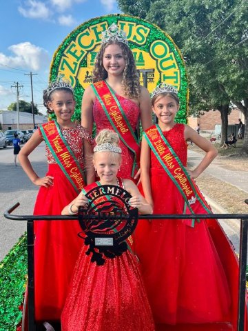 Flatonia girls take first at Luling's Watermelonm Thump parade.