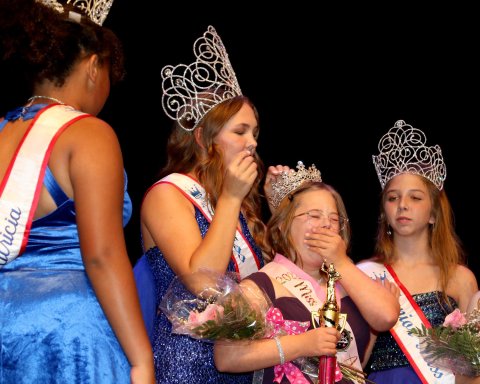 Patricia Price, Julia Machacek and Sally Machacek crown (Front) Macy Svec as 2022 Miss Sparkle America.