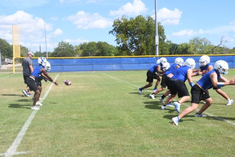 Football publication predicts playoff appearance for Bulldogs. 
